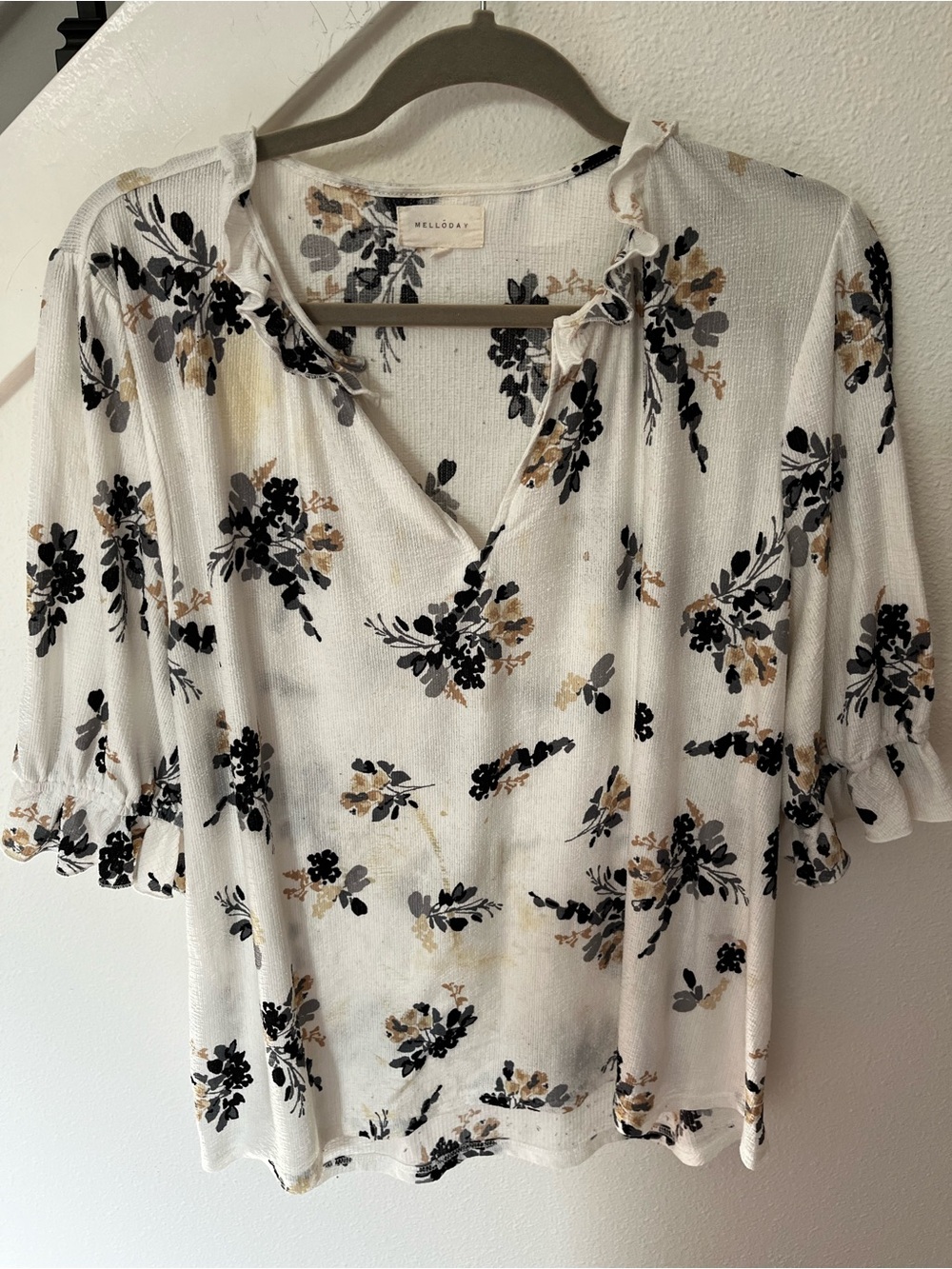 MELLODAY Cream Floral V-Neck Ruffle Sleeve Blouse